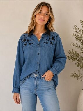 Capacity‎ Embroidered Chambray Button Up Shirt 100% Cotton Size Medium